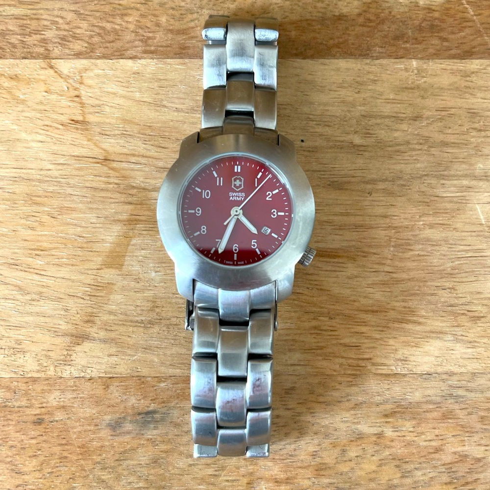 • Swiss Army Victorinox •